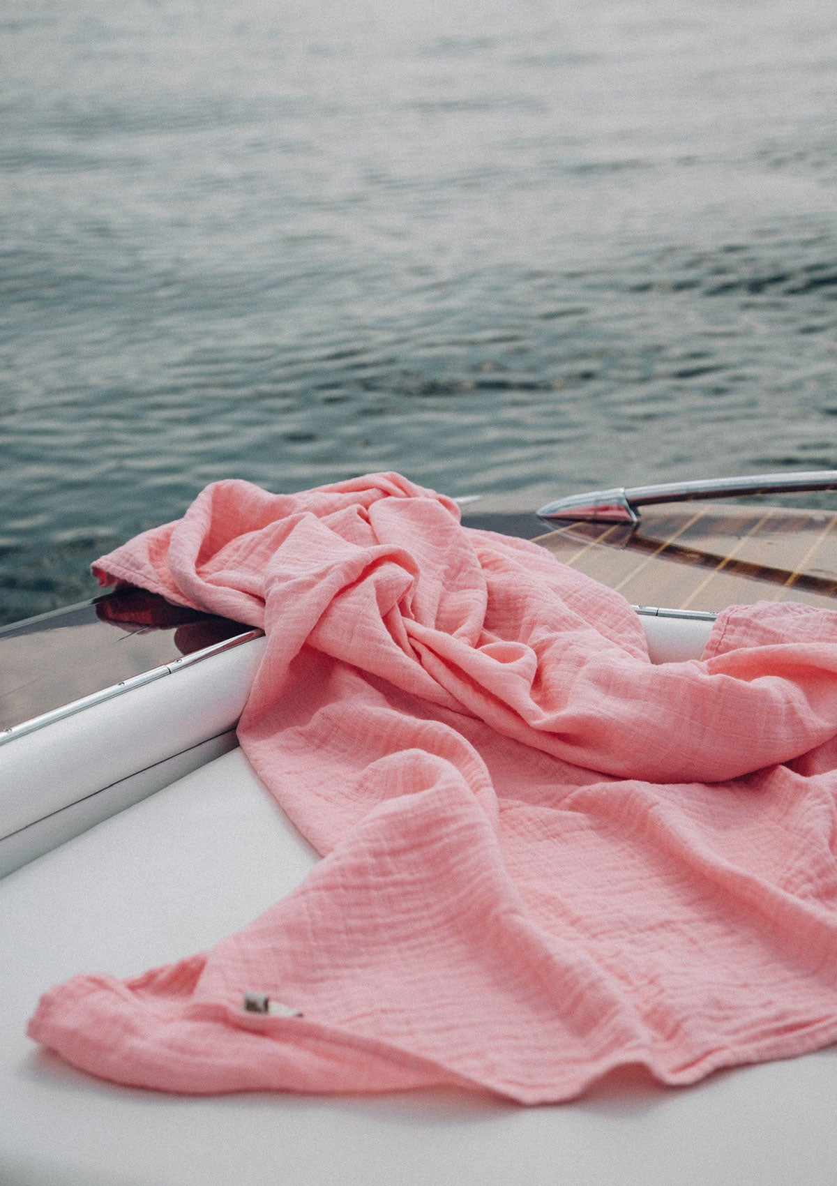 Petit Stellou NOOSHI Blanket Bubblegum pink auf Schiff