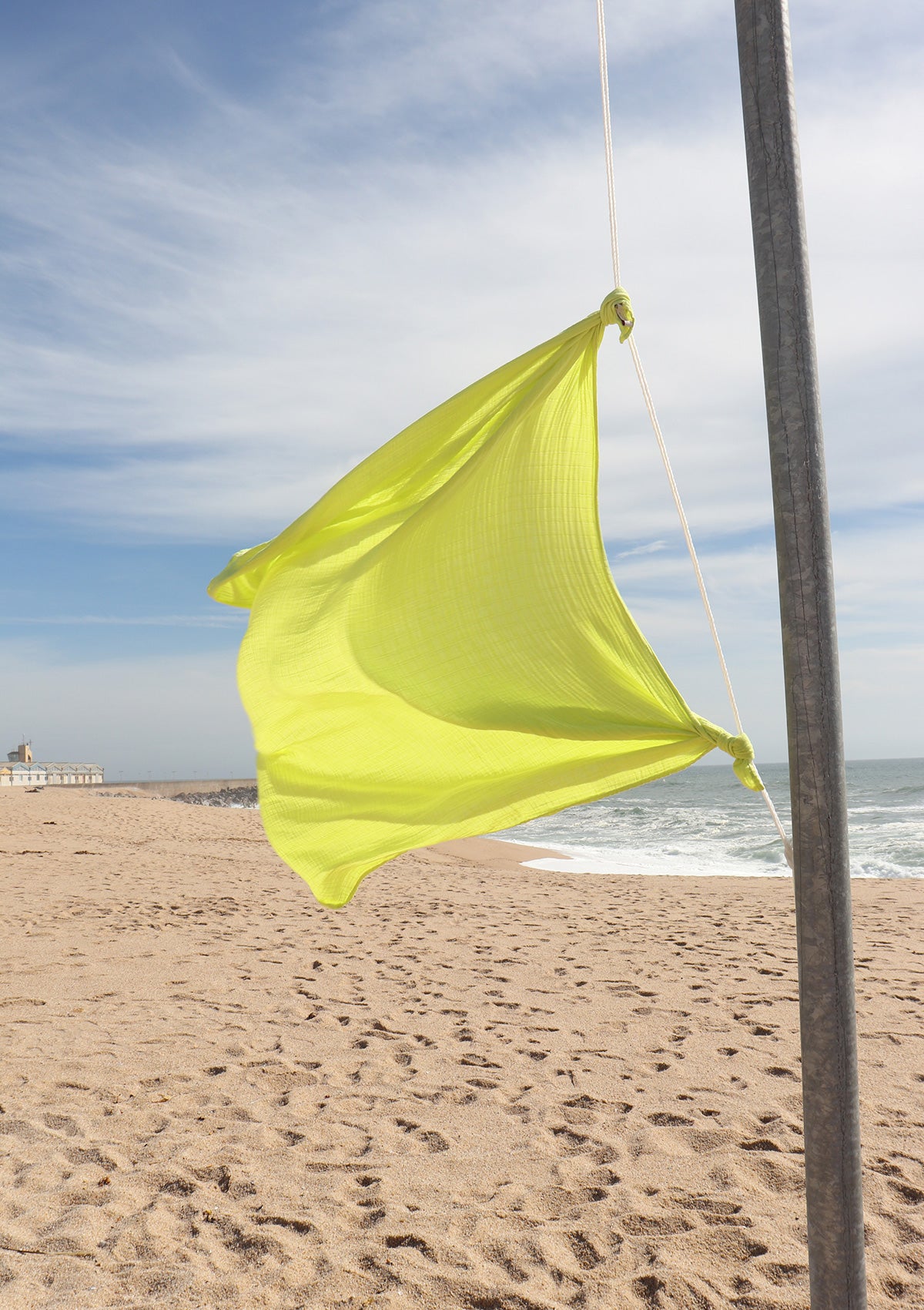 Fahne am Strand Petit Stellou NOOSHI Blanket Musselintuch Farbe Lime hellgrün